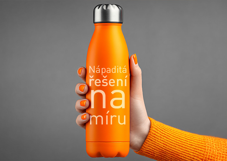 Nápaditá řešení na míru – oranžová nerezová láhev s firemním potiskem